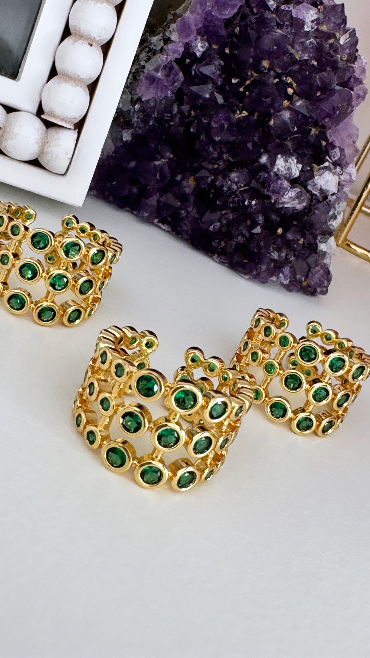 Emerald dots ring